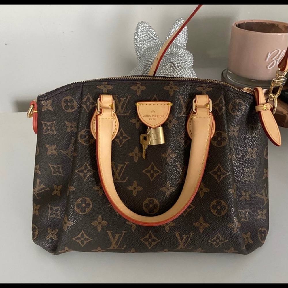 Rivoli purse